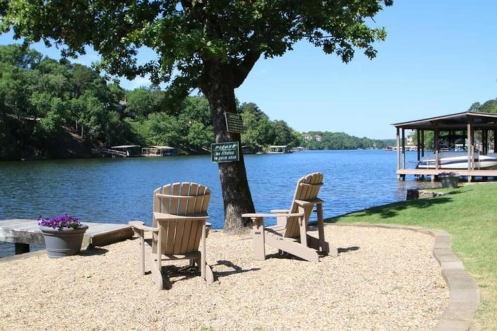 #02 - Unique Lakeside Studio Cottage- Pet Friendly Hot Springs Eksteriør bilde