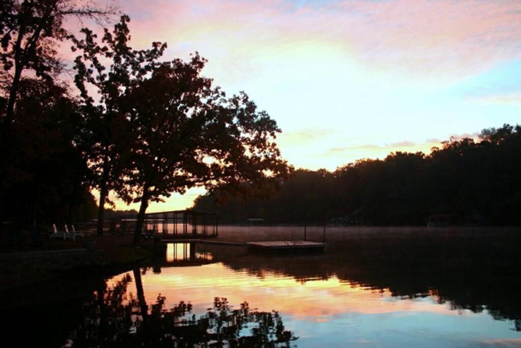 #02 - Unique Lakeside Studio Cottage- Pet Friendly Hot Springs Eksteriør bilde